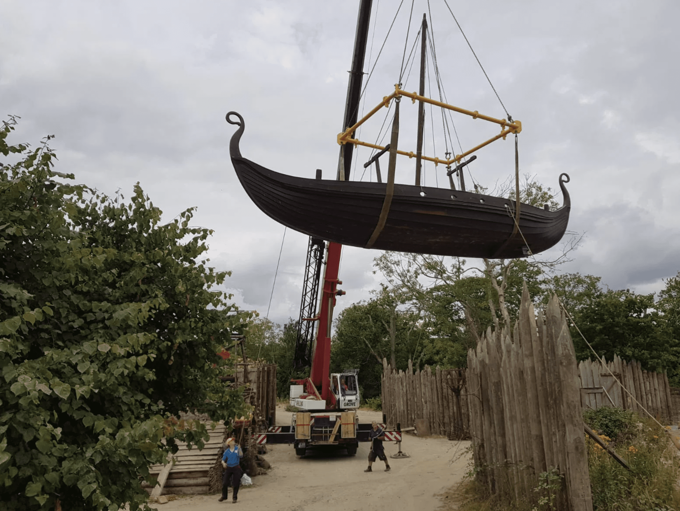 Modulift spreader beams in the lift of a viking boat