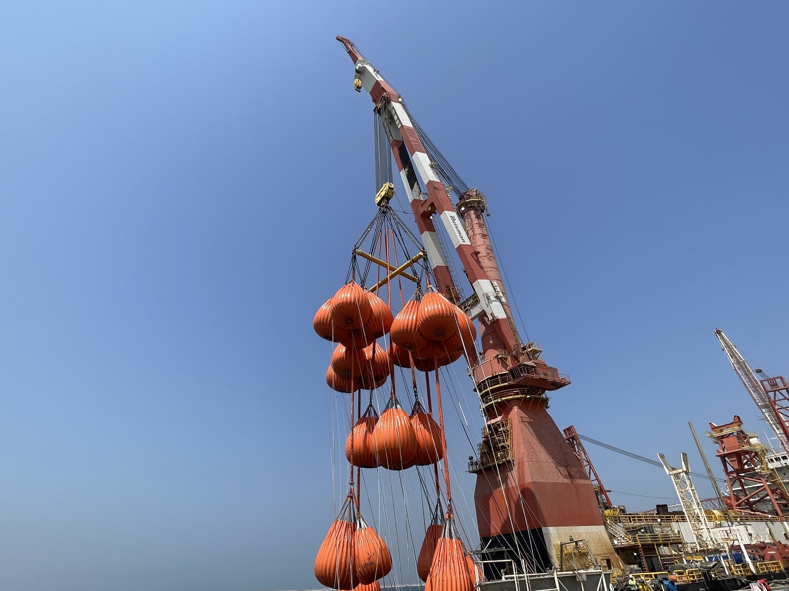 Testing the Load Modulift Spreader Beams Perform Huge 2420MT Load Test