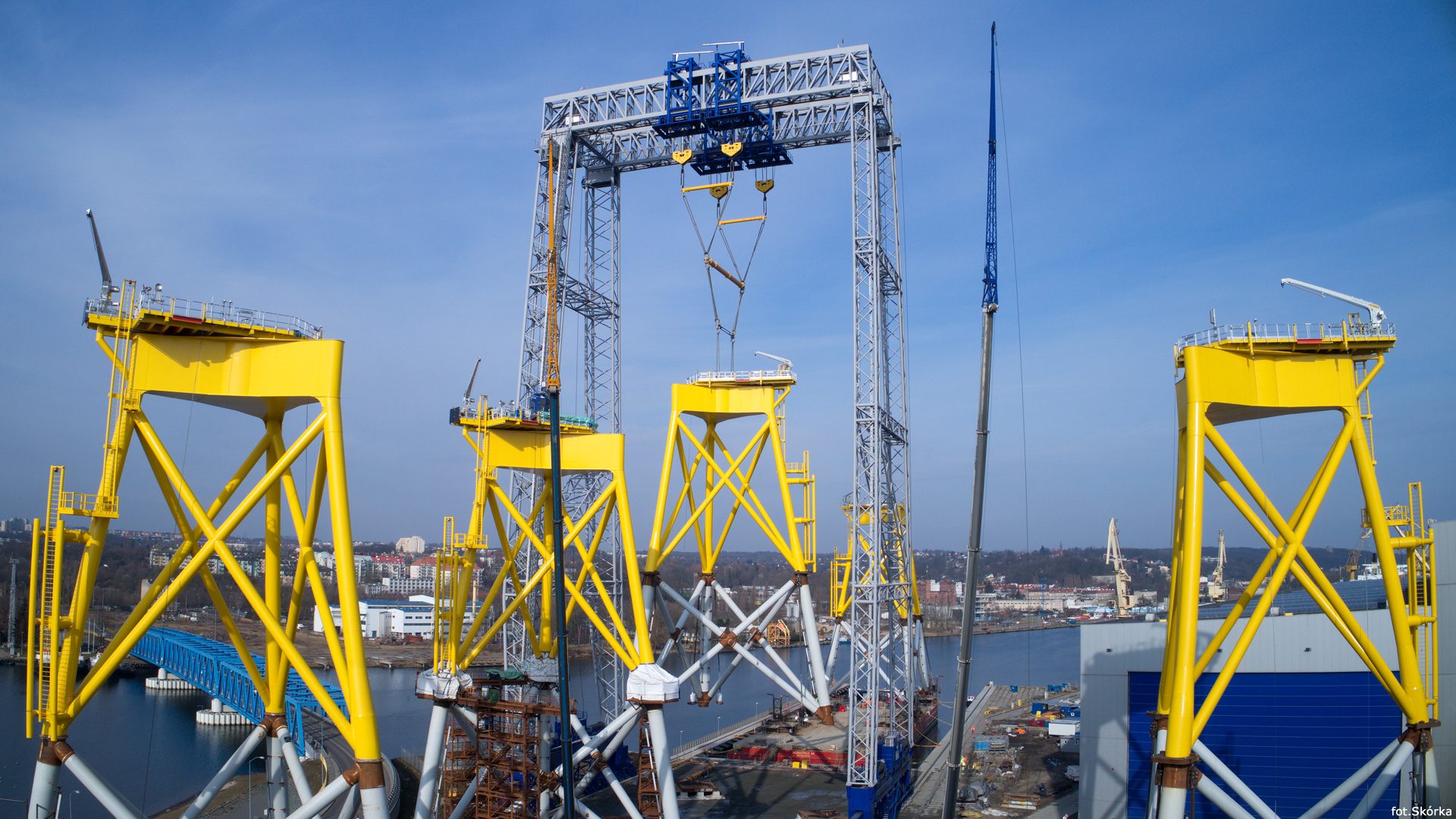 2-over-1 spreader beam configuration for wind energy client