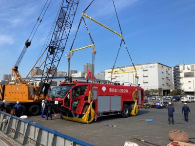 Modulift Spreader Beam 1-over-2 lifting a fire truck
