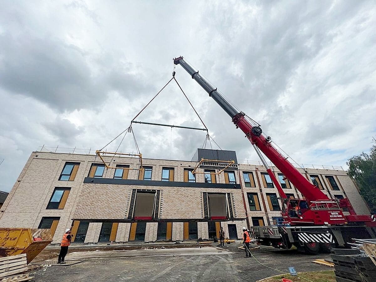 Modular Building moved using 2 CMOD's